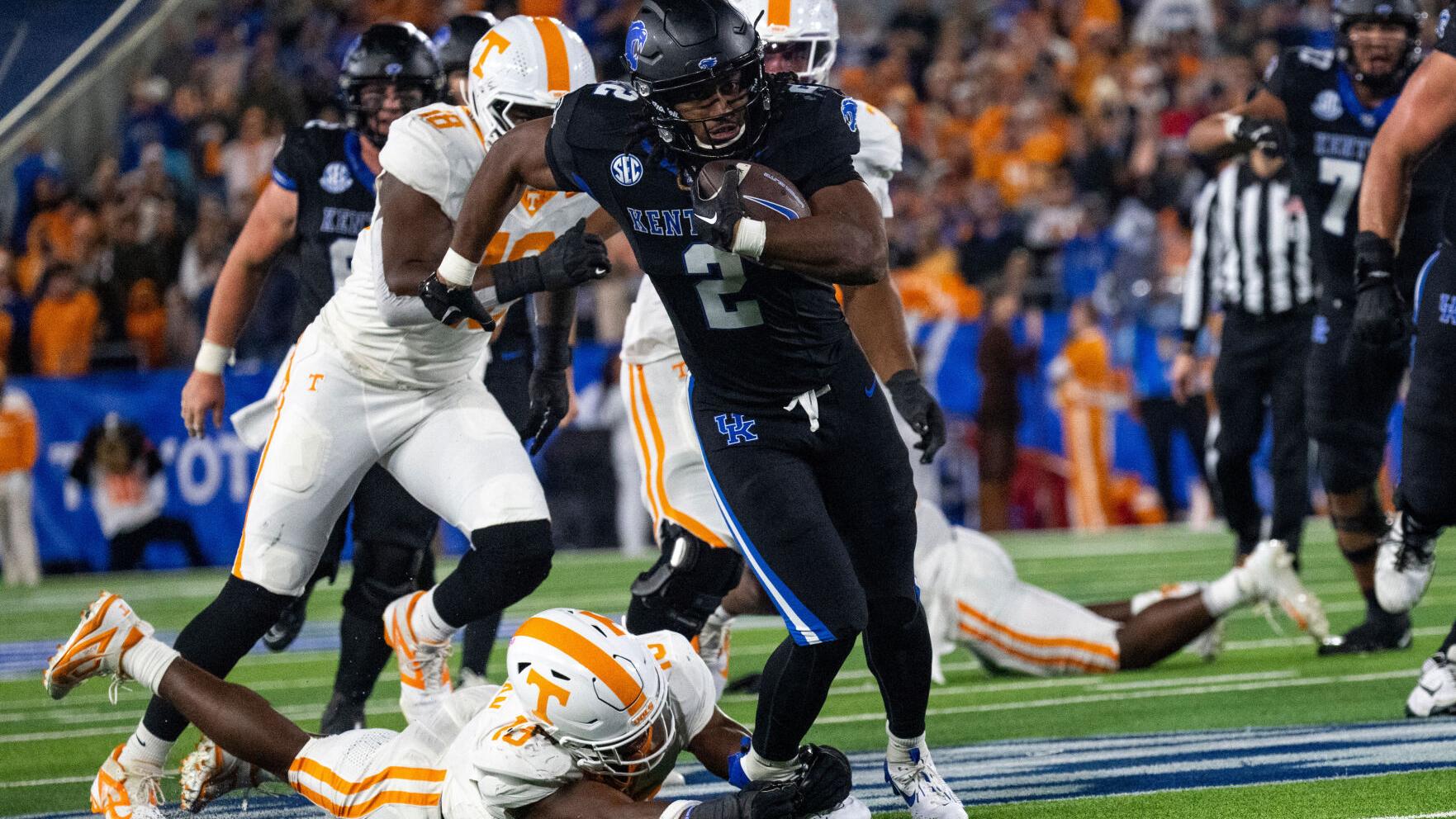 Aguilar throws three touchdowns to lead No. 17 Tennessee over Kentucky